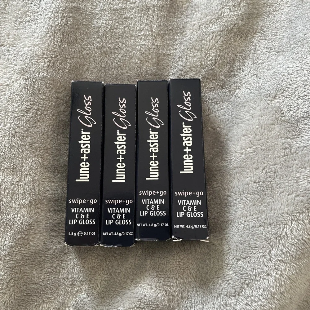 Lune Aster Vitamin C &E Lip Gloss Bundle Of 4.   A123